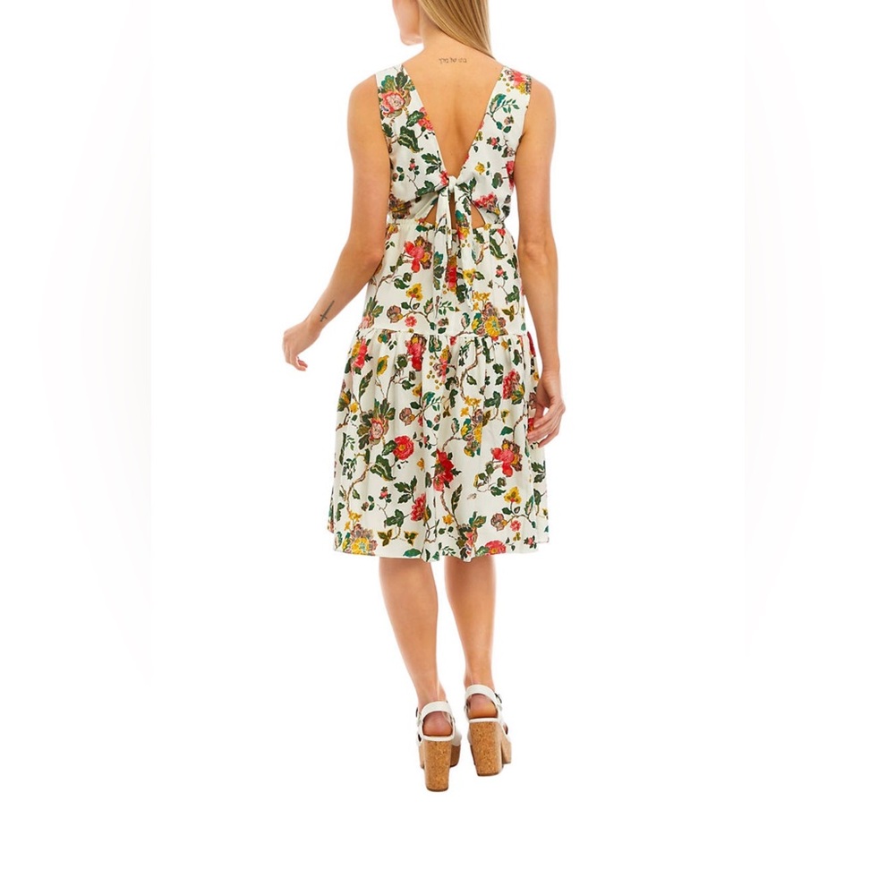 Women's Sleeveless V-Neck
Cinched Waist Floral Printed Fit and Flare Dress - Picture 2 of 4